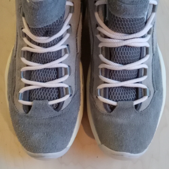 ***SOLD***Reebok Question sneakers/A.I's..wolf grey - Picture 2 of 8